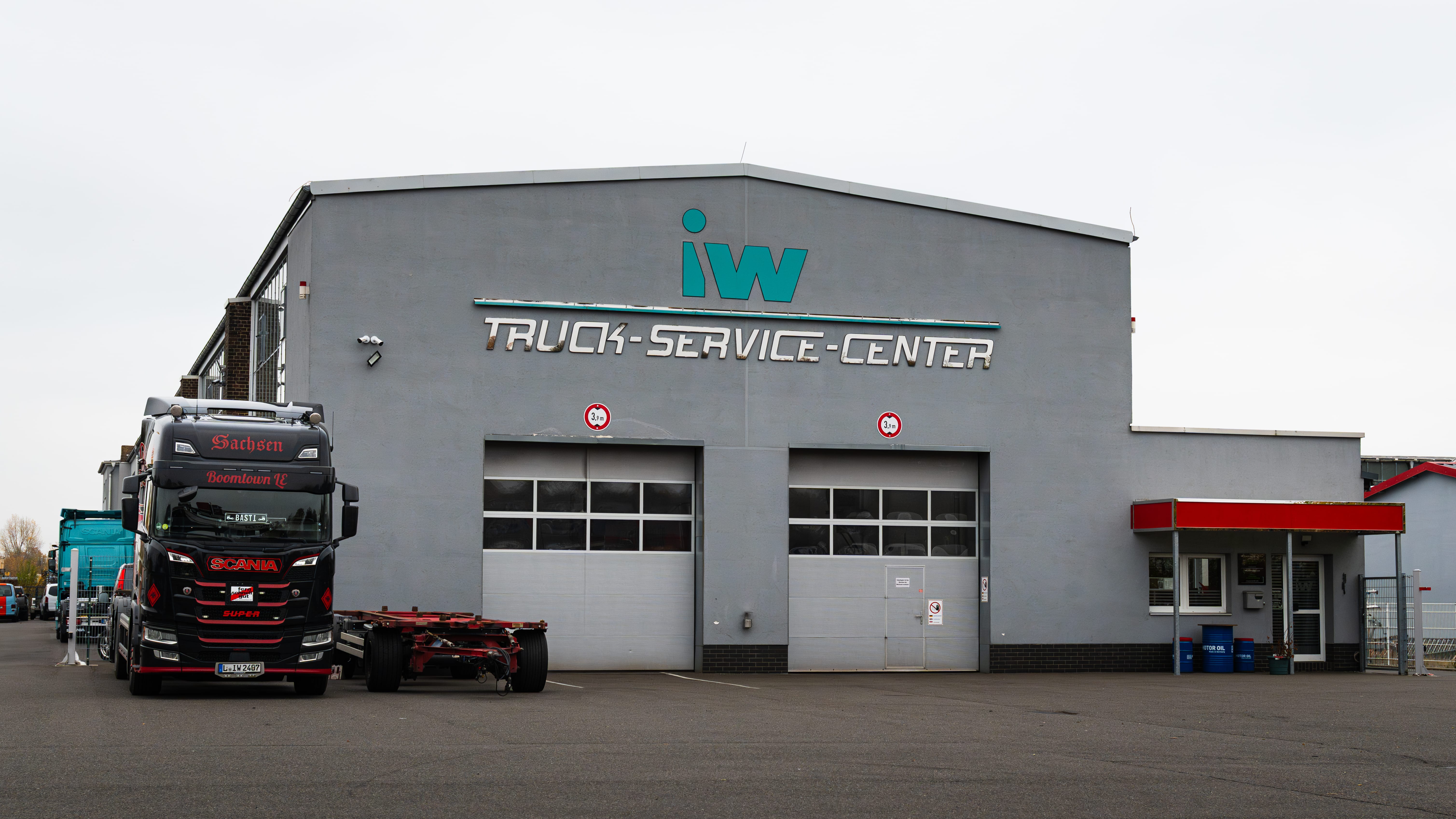 IW-Truck-Service-Center